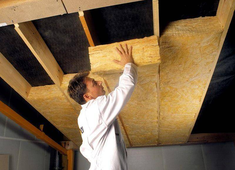 Чем утеплить потолок в частном доме, бане или гараже?