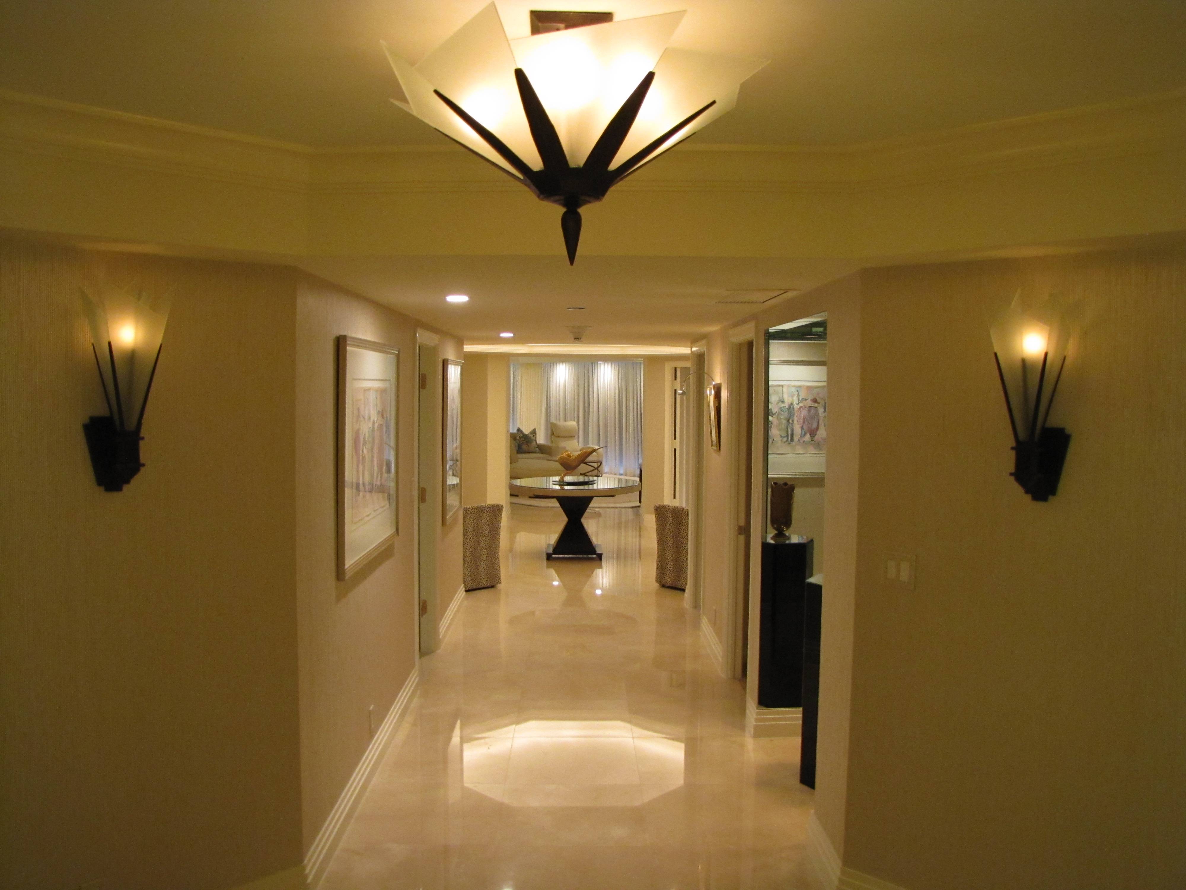 Светильники в прихожую: 100 фото освещения коридора современными светильниками