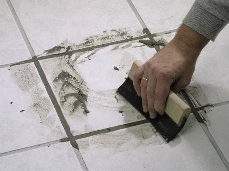 Подготовка поверхности под плитку керамическую: что делать со стенами в ванной и иных помещениях перед укладкой материала?