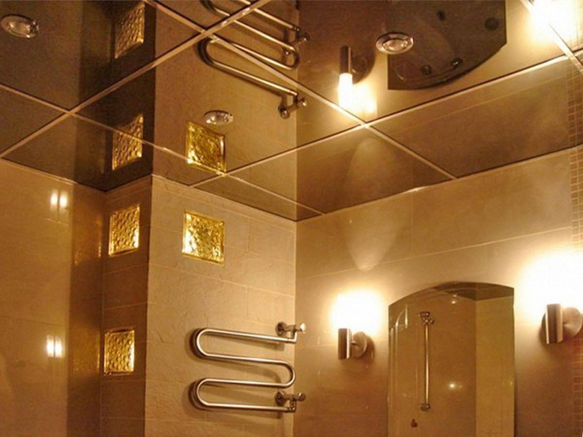 Зеркальный потолок в ванной - плюсы и минусы