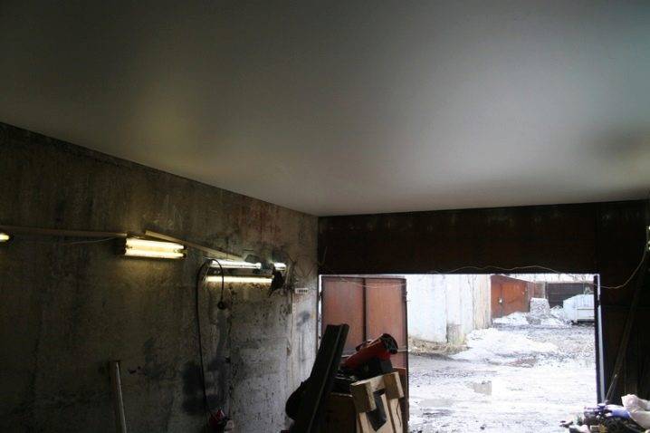 Можно натягивать натяжные потолки в холодном помещении