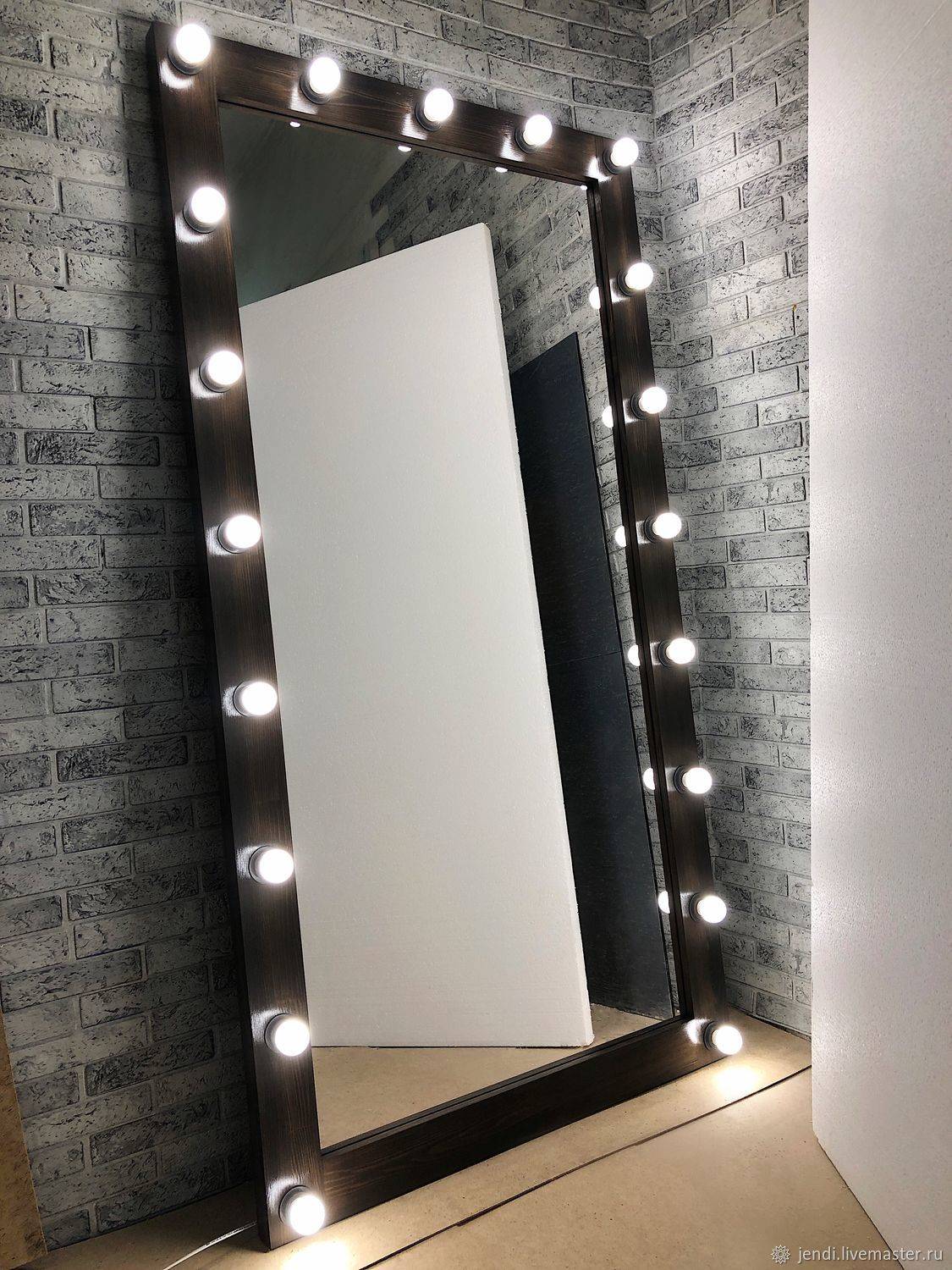 12 лучших зеркал с подсветкой для макияжа