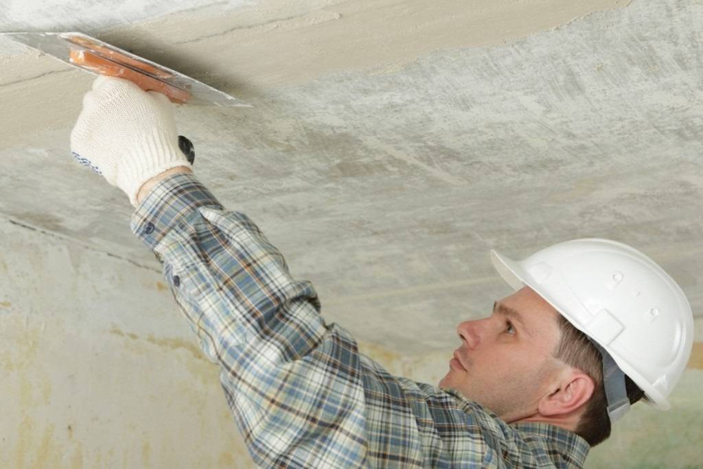 Как правильно штукатурить бетонный потолок
