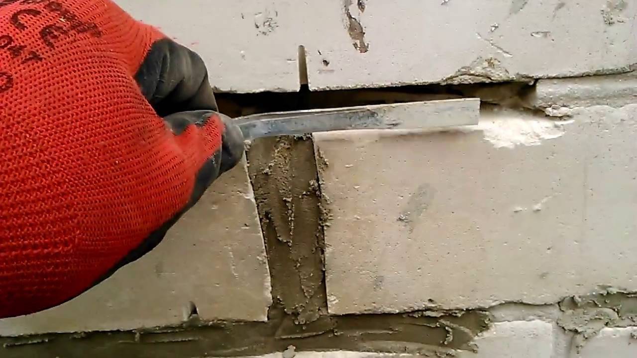 Как заделать трещину в кирпичной стене