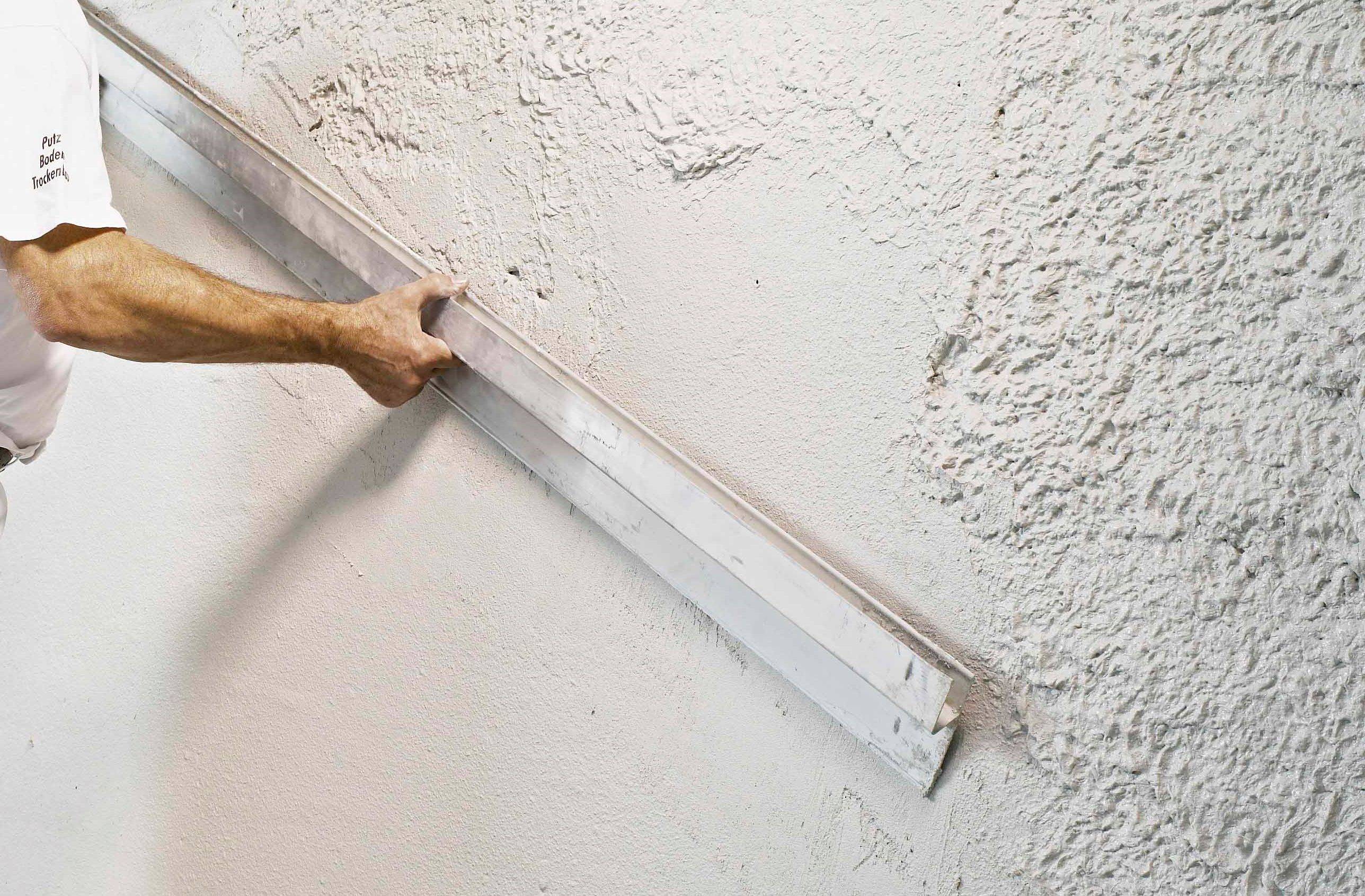 Гипсокартон или штукатурка: что лучше и дешевле для стен?