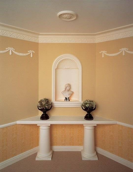 Лепнина на стенах: художественный декор из гипса в интерьере, полиуретановые рамки
 - 31 фото