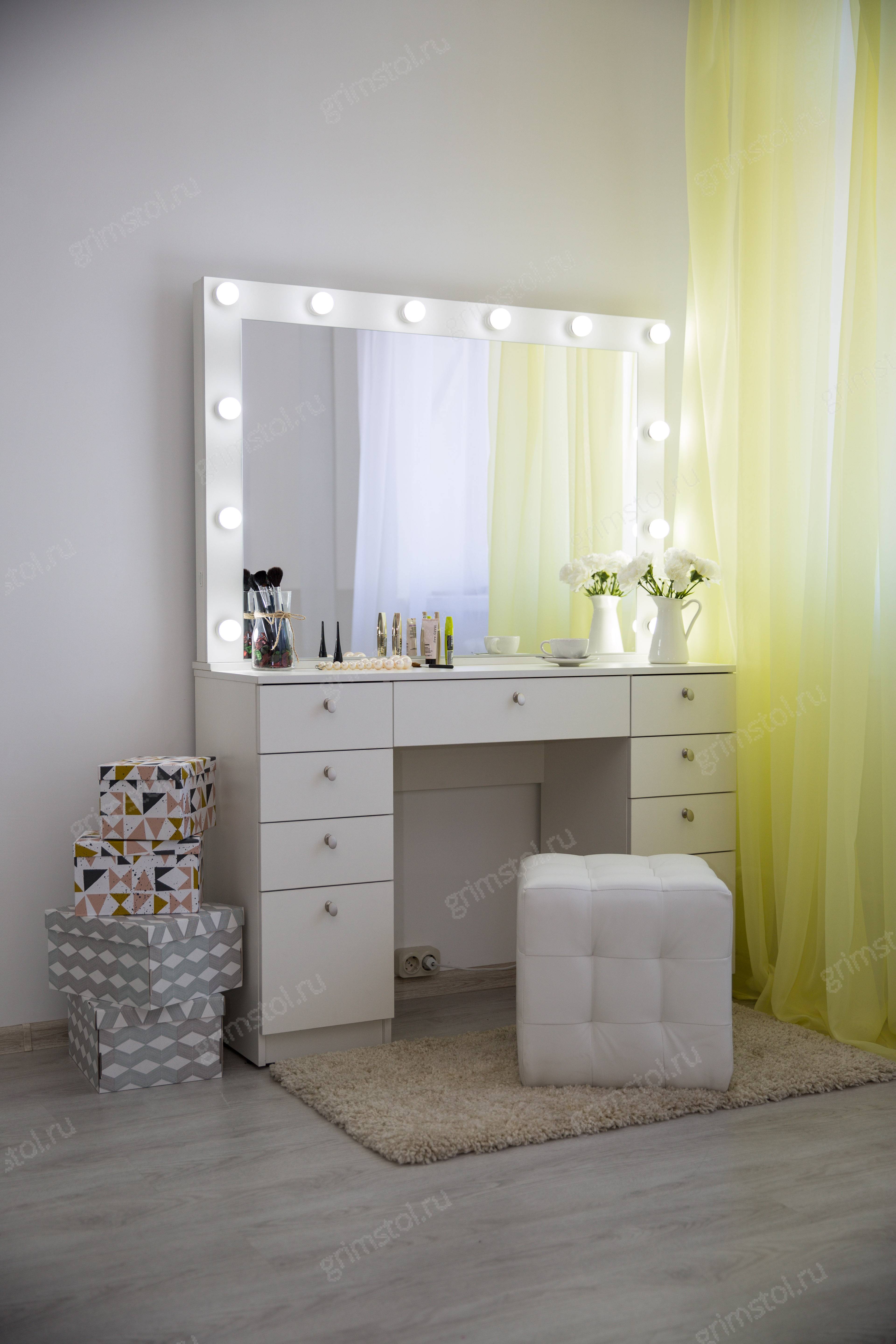 Туалетный столик с зеркалом: модная и красивая мебель для дома