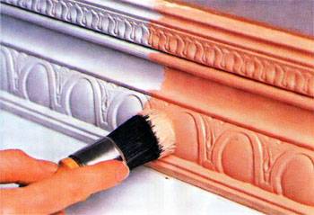Как покрасить потолочный плинтус, какой краской лучше красить, фото и видео инструкции