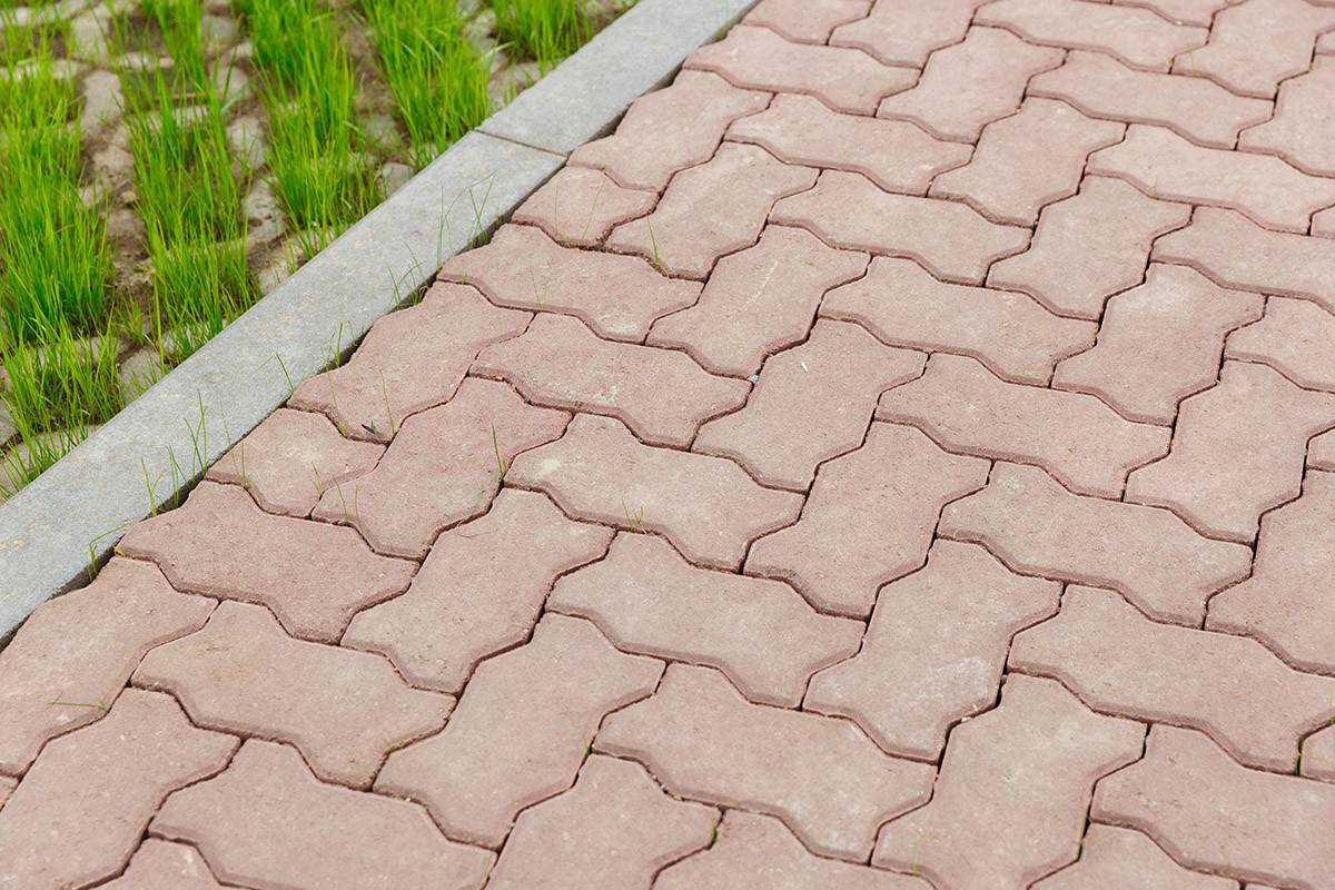 Дизайн двора (120+ фото) - тротуарная плитка для дорожек на даче