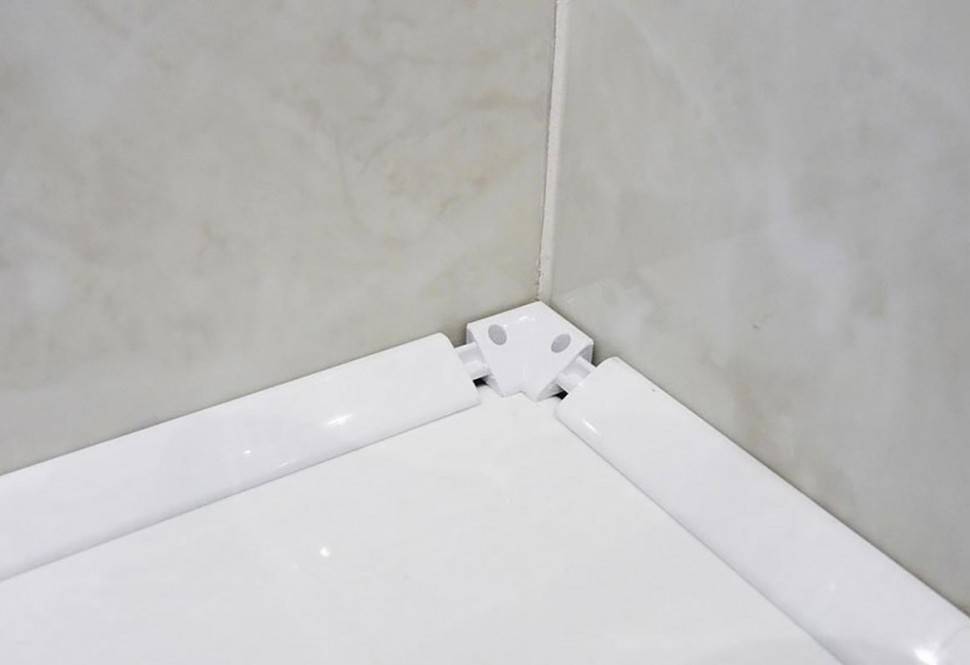 Плинтус для ванной: варианты изготовления и способы установки