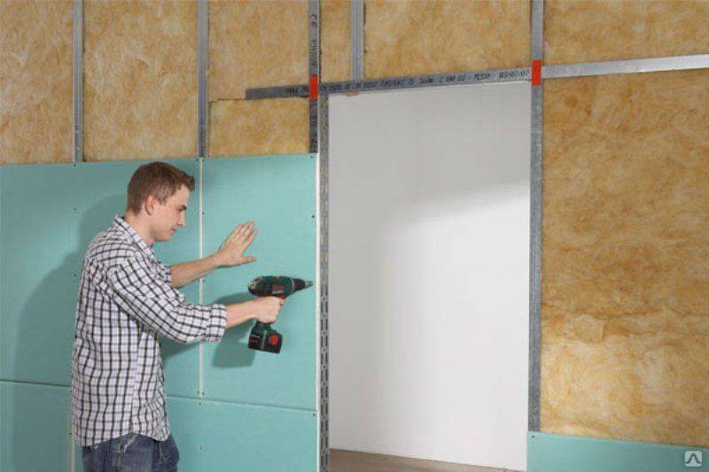 Гипсокартон или штукатурка, что лучше и дешевле при отделке стен: сравнение, плюсы и минусы материалов
