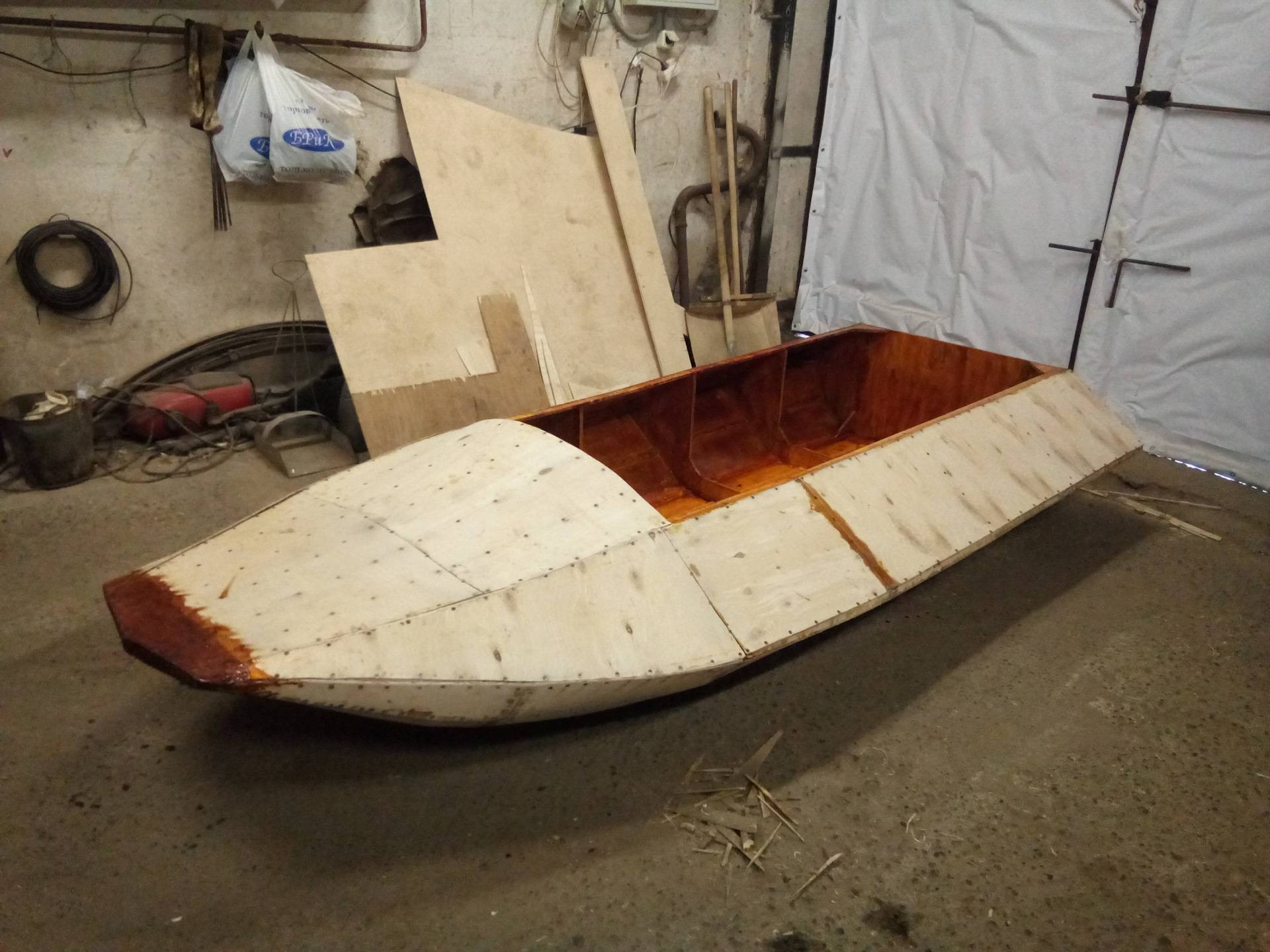 Самодельные лодки из фанеры: материалы и инструменты, чертежи и планировка, сборка корпуса, клеевые работы и окраска