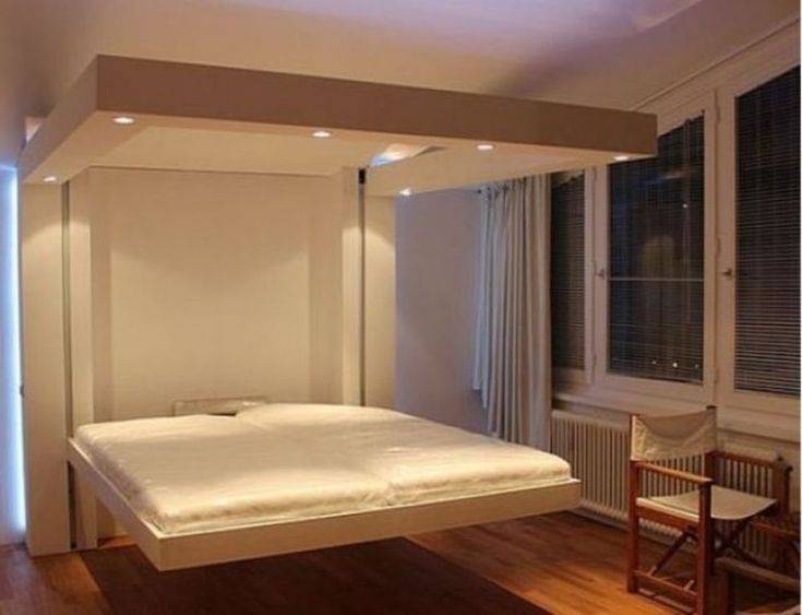 Кровать под потолком: особенности и варианты установки
