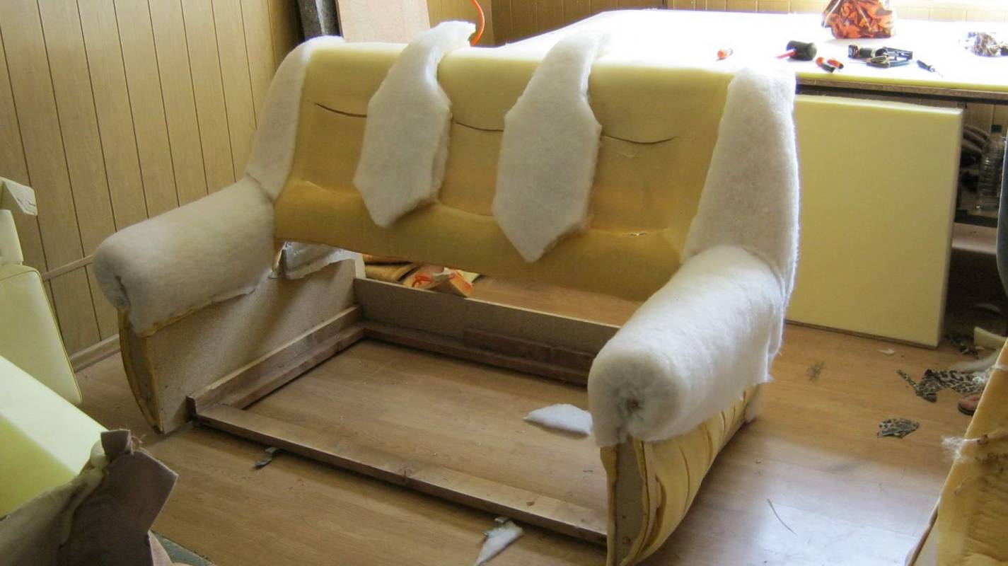 Как перетянуть диван своими руками пошагово: мастер-класс перетяжки мебели в домашних условиях