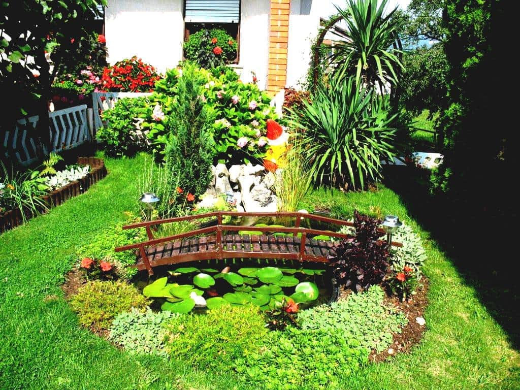 Цветы на даче: как красиво посадить, схемы посадки, ландшафтный дизайн перед домом, кустарники на клумбе
 - 34 фото