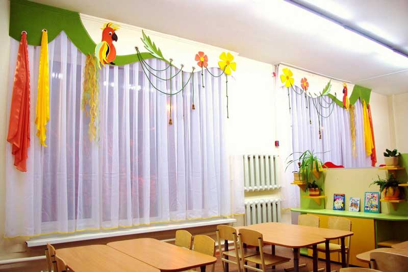 Правила декорирования окна в детской спальне и способы их реализации, современные тенденции оформления - 30 фото