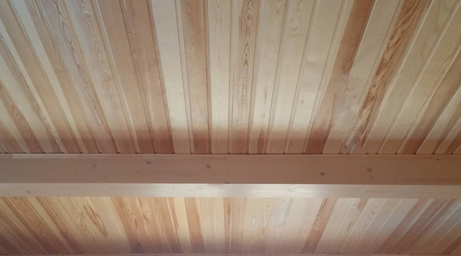 Чем обшить потолок в деревянном доме внутри — 5 наилучших вариантов