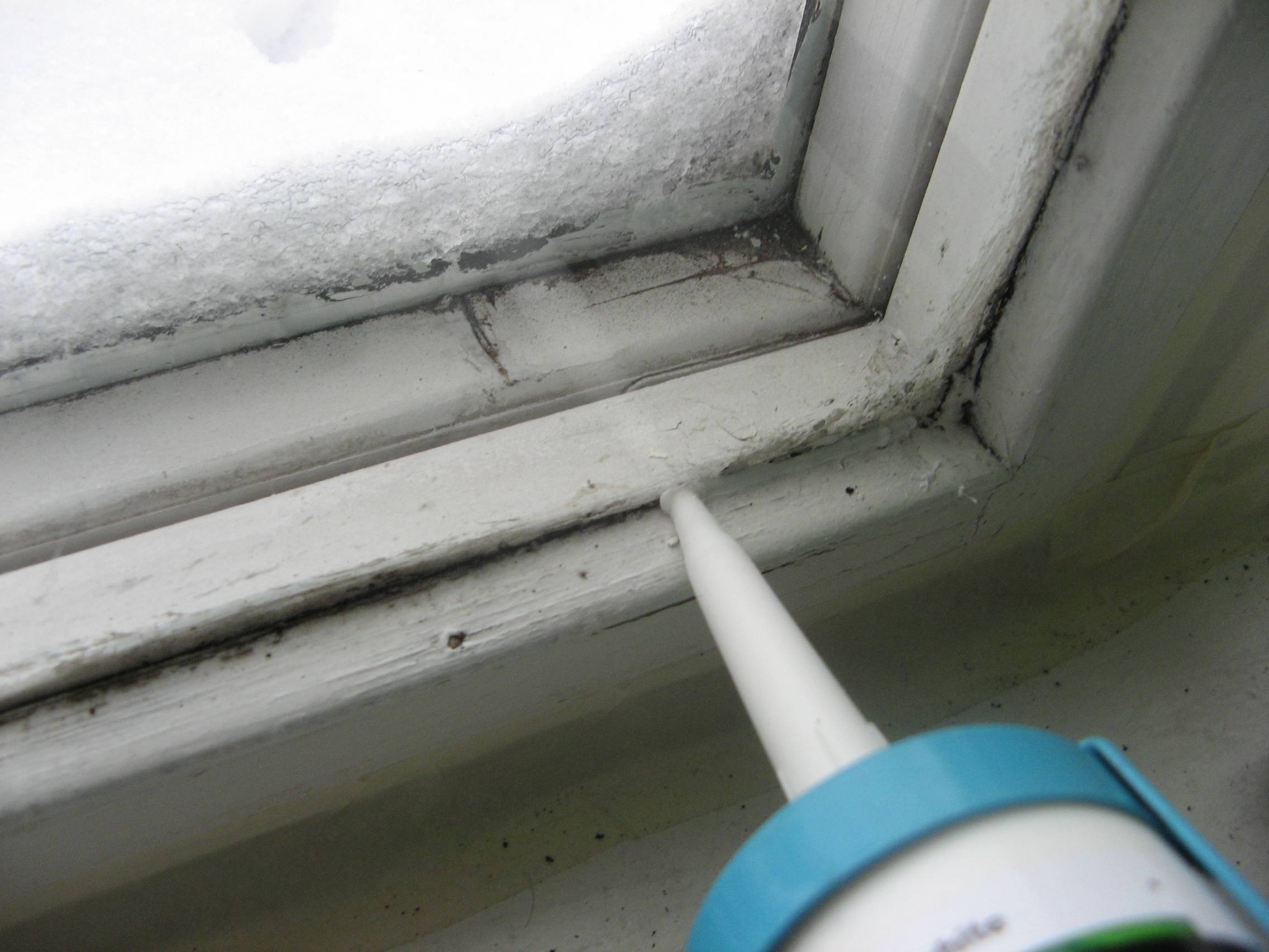 Как по-быстрому утеплить пластиковые окна на зиму, чтобы не дуло: делюсь схемой