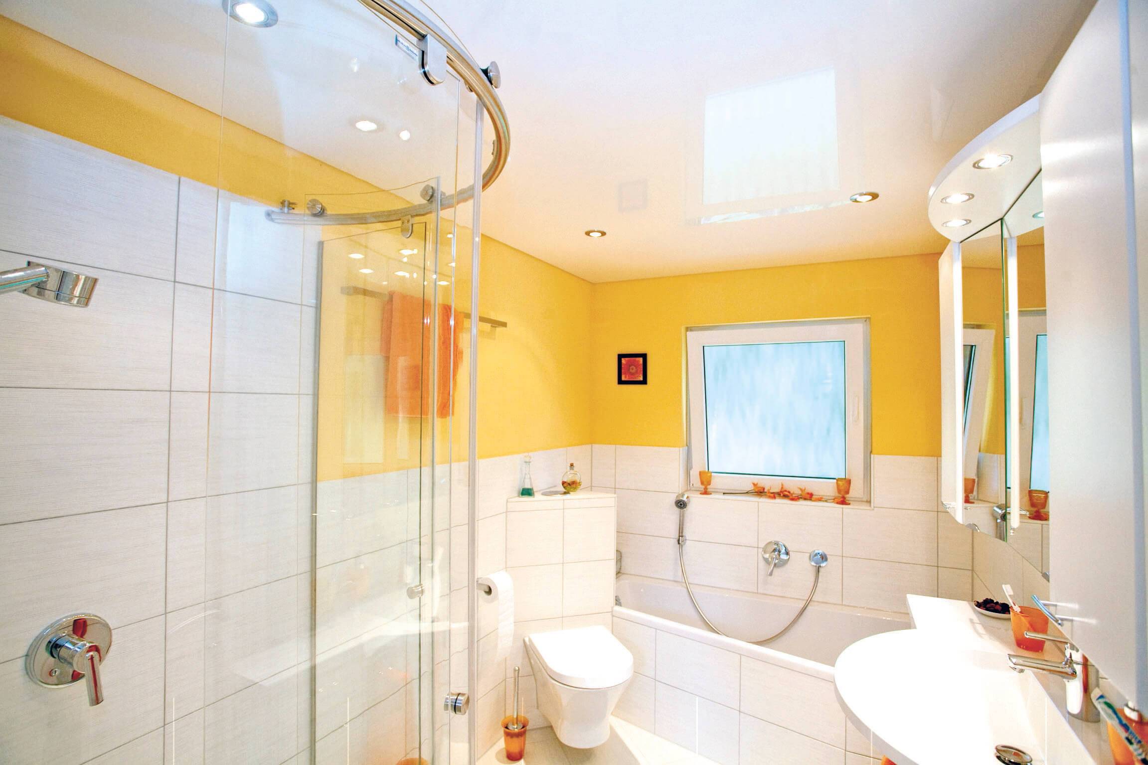 Натяжной потолок в ванной: можно ли делать в этой комнате и какой лучше