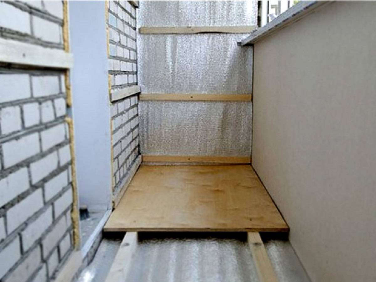 Пол на балконе: выбор материала для покрытия