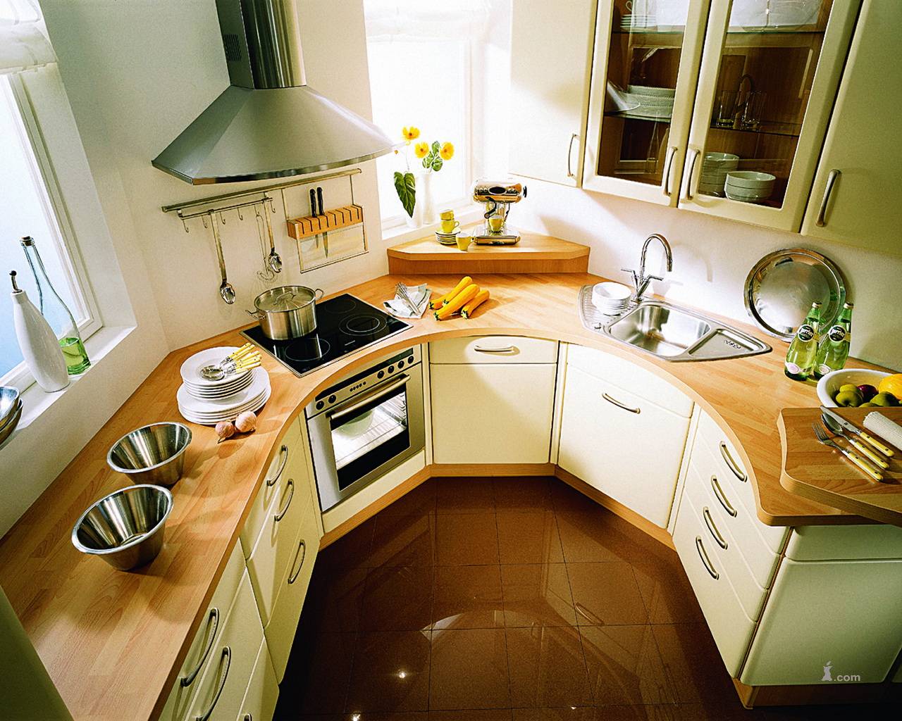 Дизайн маленькой кухни: 60 фото в интерьере