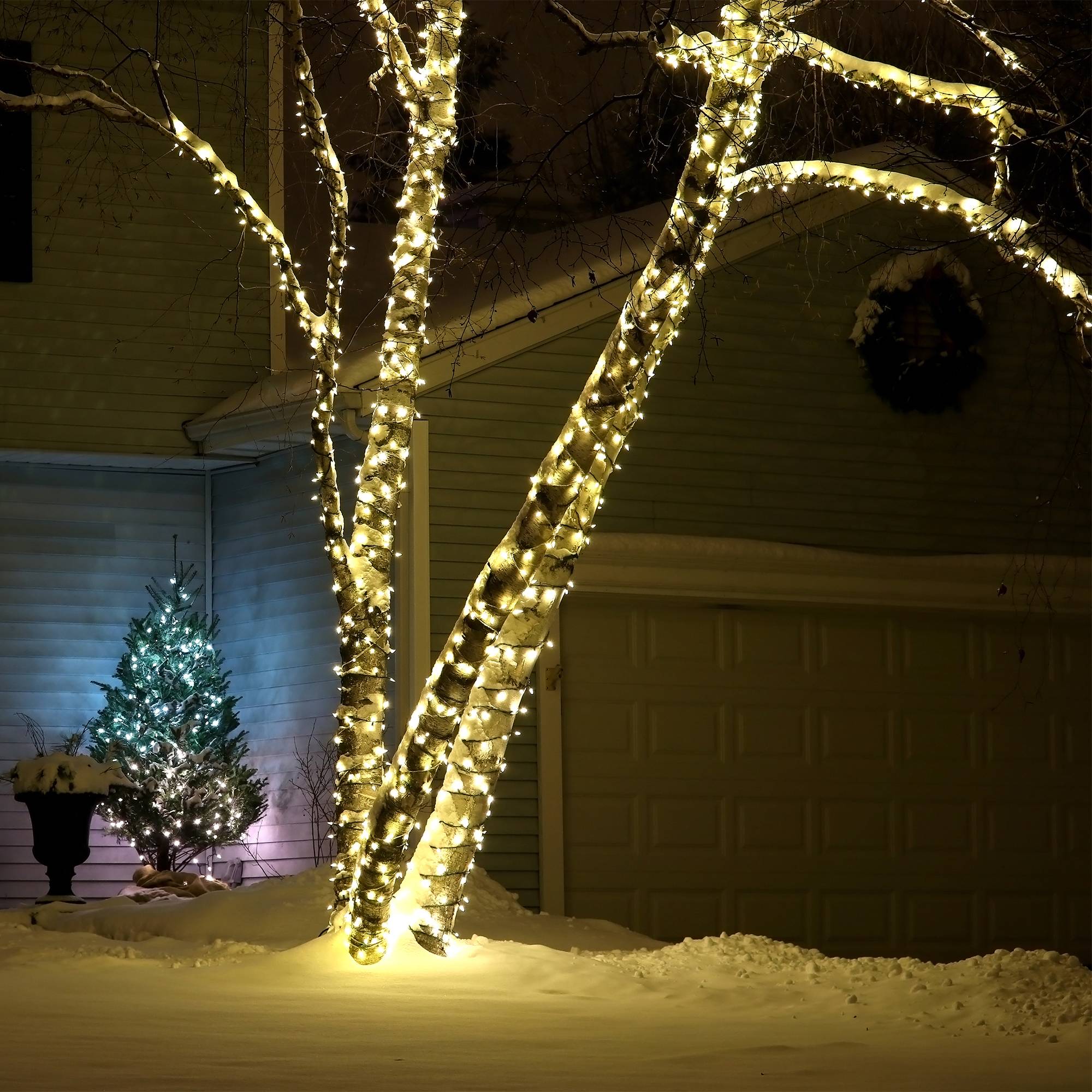 Подсветка загородного дома с помощью уличных морозостойких гирлянд