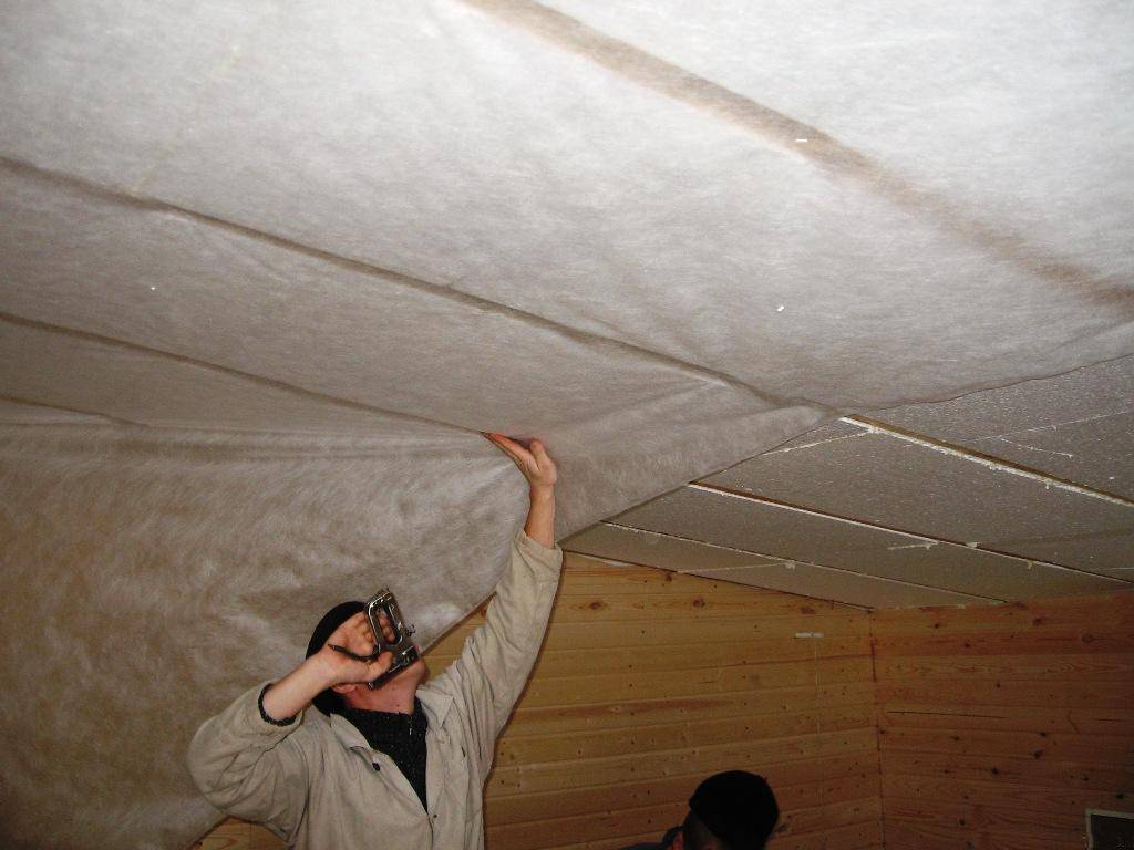 Пароизоляция для потолка в деревянном перекрытии: какую выбрать, как правильно сделать в деревянном доме, какая пароизоляция лучше, как работает, нужна ли