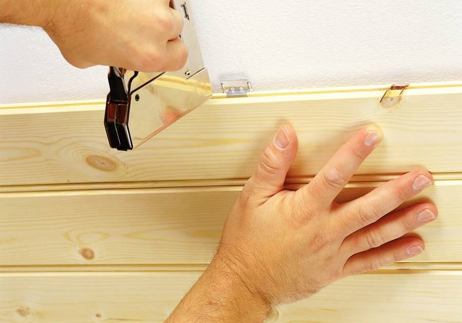 Чем и как крепить вагонку к стене или к потолку: как правильно закрепить деревянную и пвх вагонку своими руками | beaver-news.ru